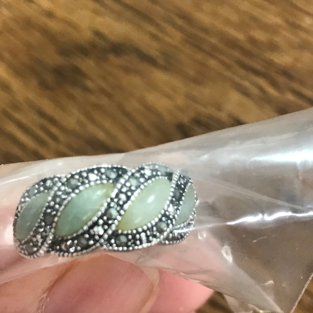 NWT Avon Sterling Silver Green Jade/Marcasite Ring